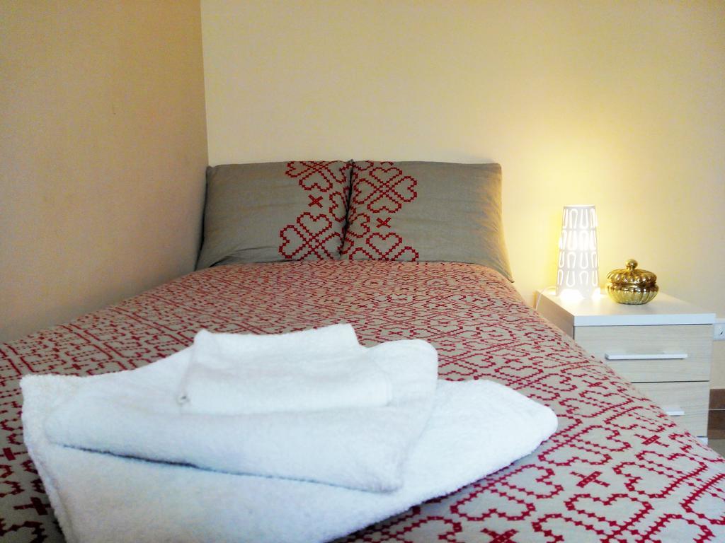 Apartamentos Decada Malaga Bilik gambar