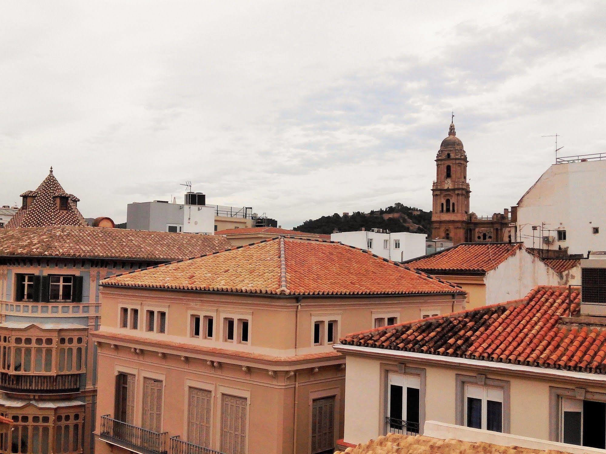 Apartamentos Decada Malaga Luaran gambar