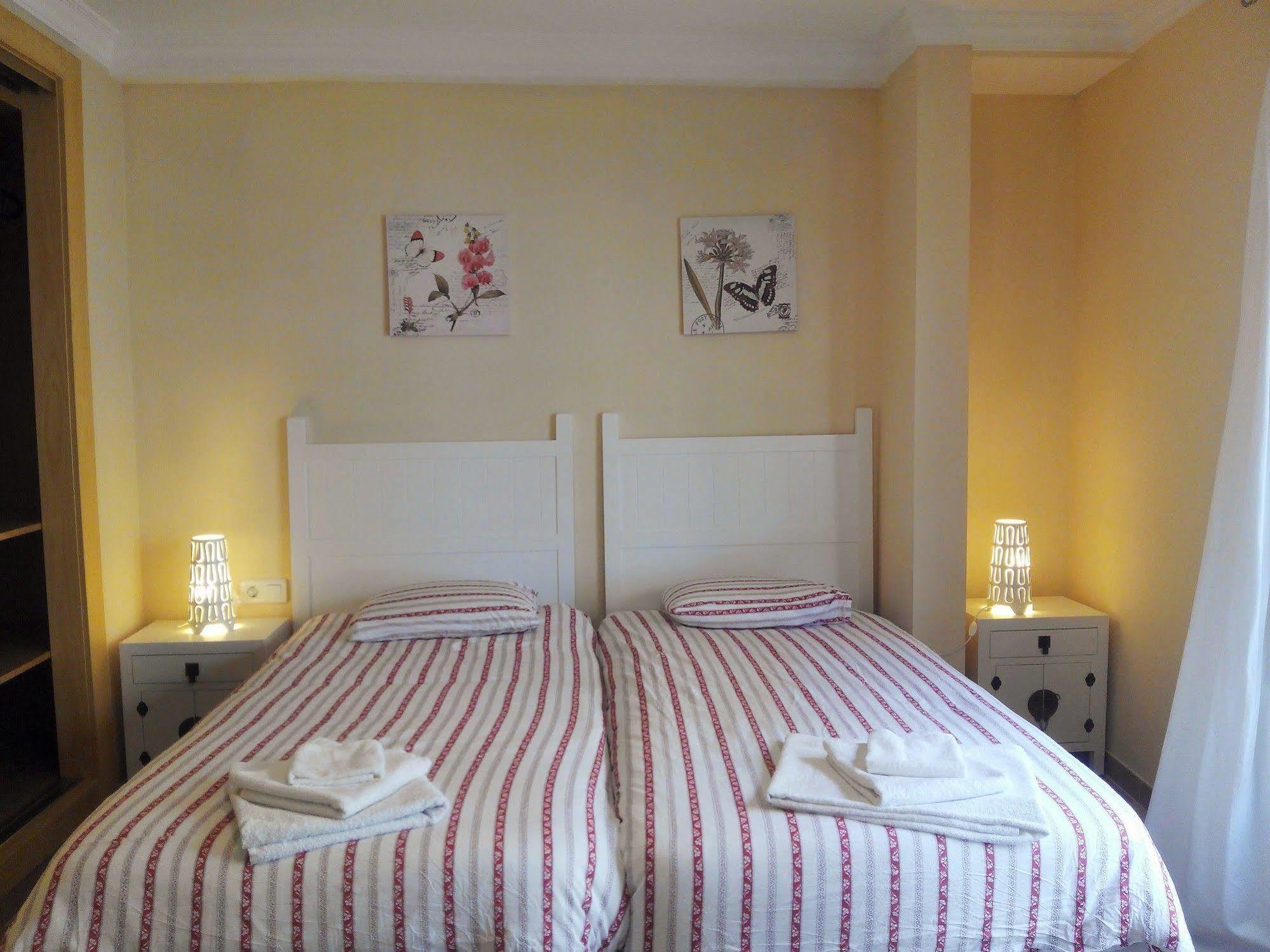 Apartamentos Decada Malaga Luaran gambar
