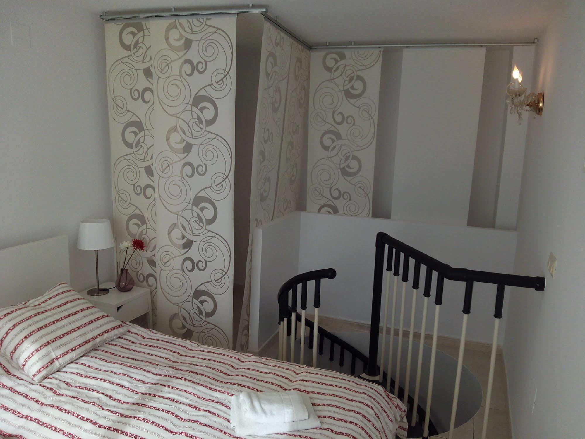 Apartamentos Decada Malaga Luaran gambar